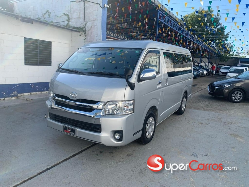 2020 Toyota Hiace GL — foto 11 / 12