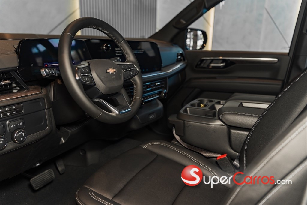 2025 Chevrolet Tahoe LS — foto 9 / 12