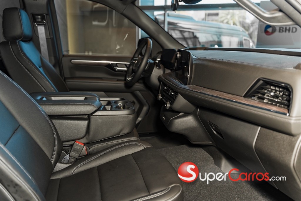 2025 Chevrolet Tahoe LS — foto 10 / 12