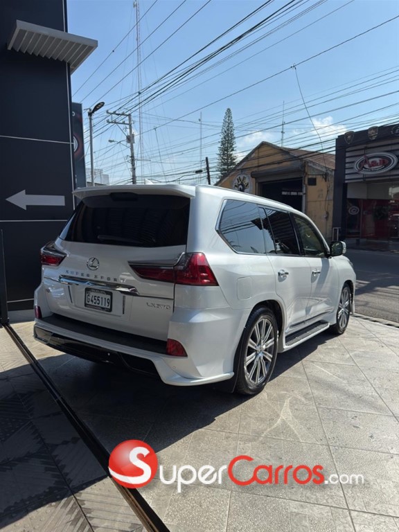 2017 Lexus LX 570 Sport Plus — foto 3 / 12