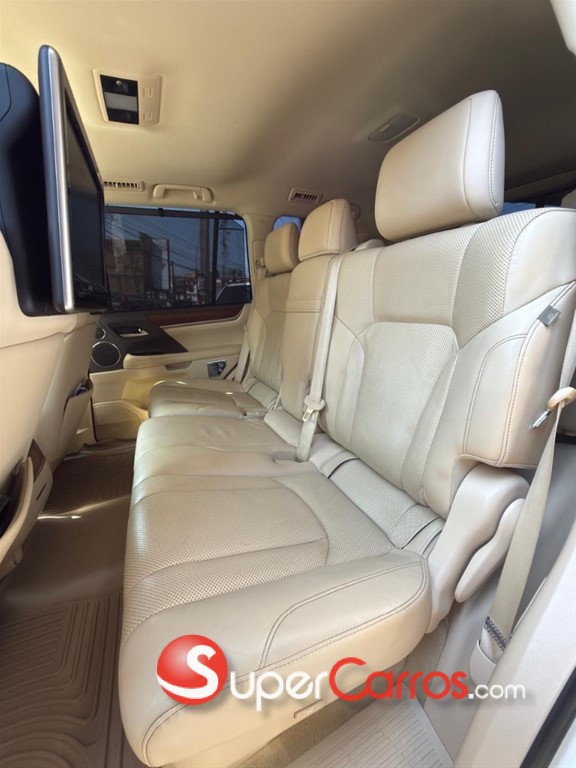 2017 Lexus LX 570 Sport Plus — foto 8 / 12