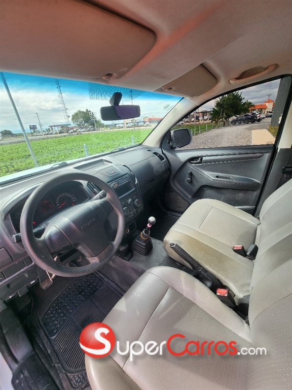2017 Isuzu DMAX LS — foto 9 / 12