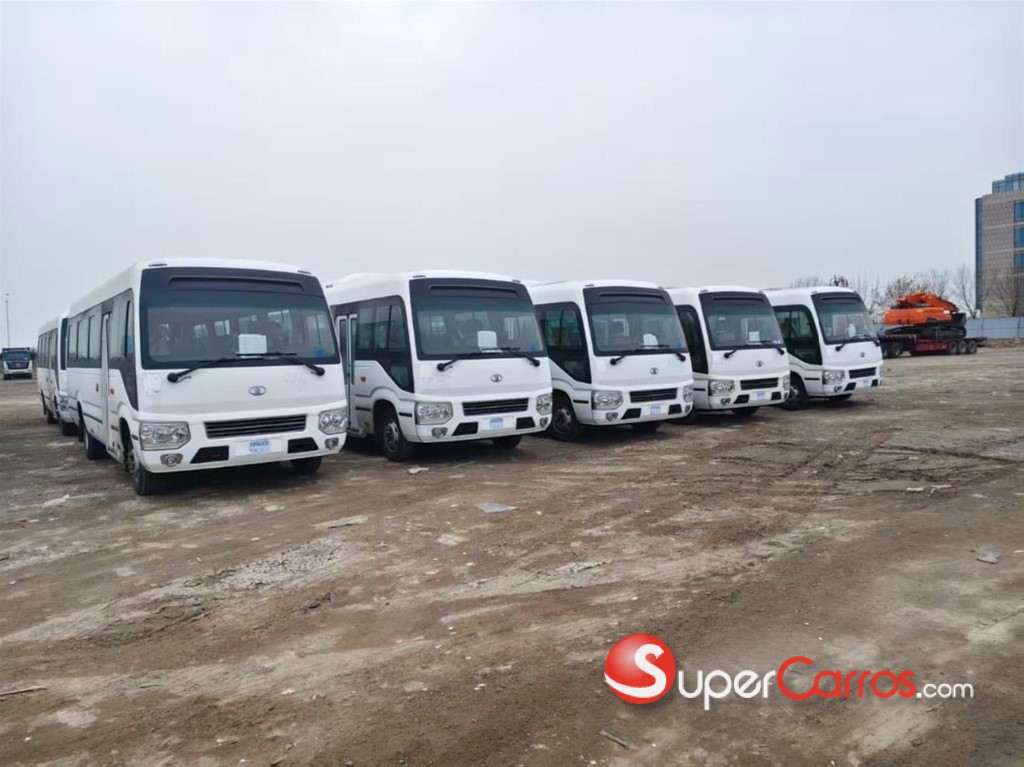 2025 Toyota Coaster — foto 2 / 12