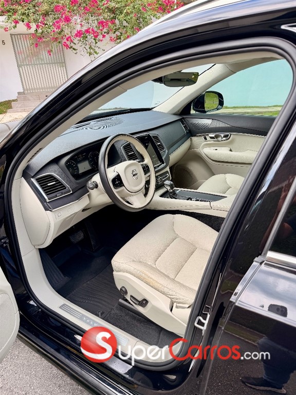 2020 Volvo XC90 Momentum T6 — foto 8 / 12