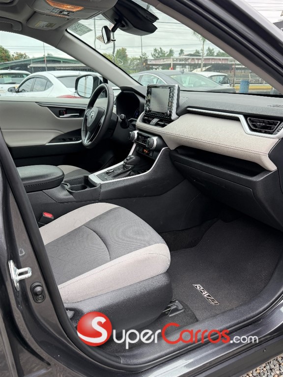 2021 Toyota RAV4 XLE Hybrid — foto 8 / 12