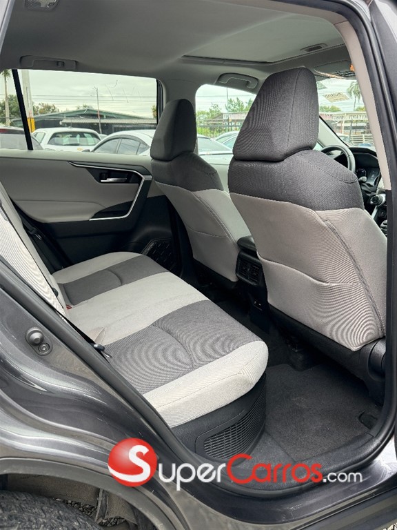 2021 Toyota RAV4 XLE Hybrid — foto 9 / 12