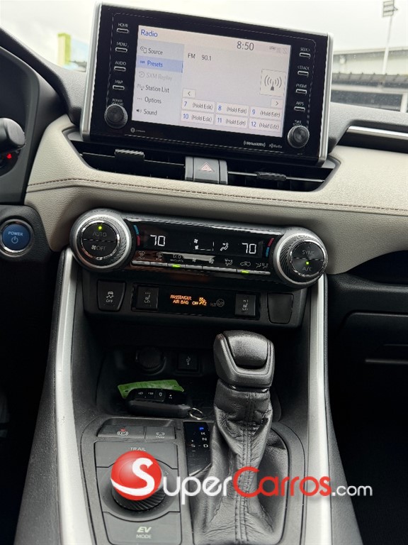 2021 Toyota RAV4 XLE Hybrid — foto 10 / 12