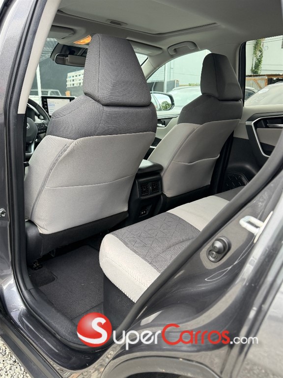 2021 Toyota RAV4 XLE Hybrid — foto 12 / 12