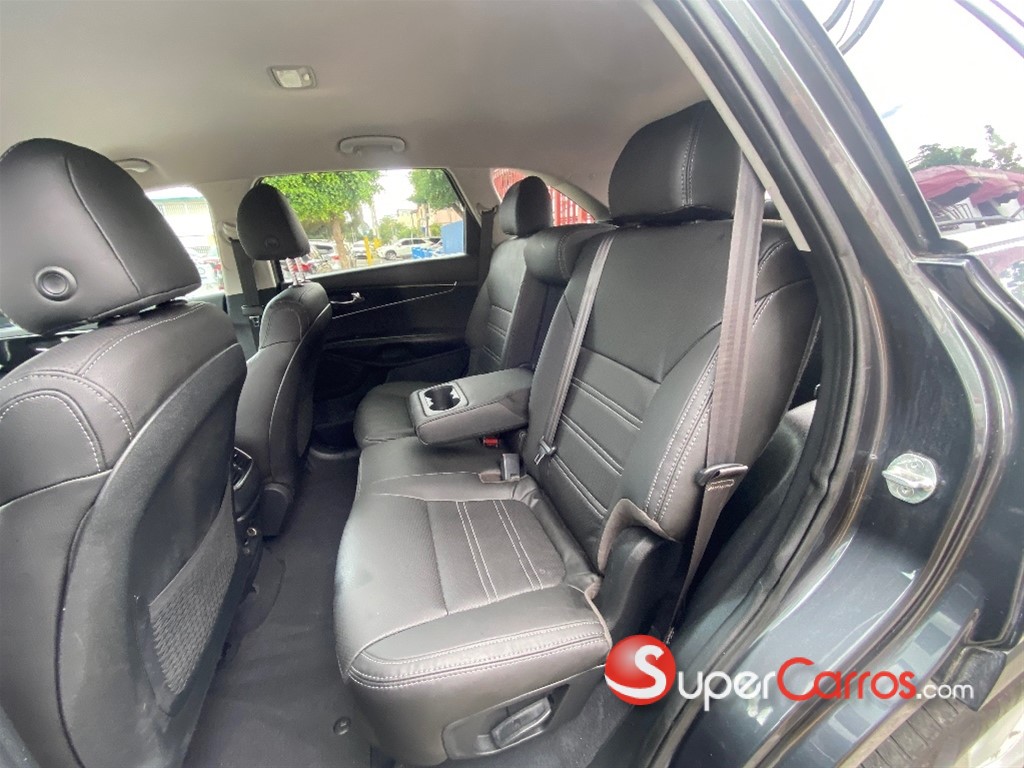 2020 Kia Sorento LX — foto 5 / 12