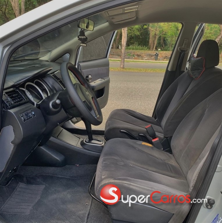 2013 Nissan TIIDA — foto 10 / 12