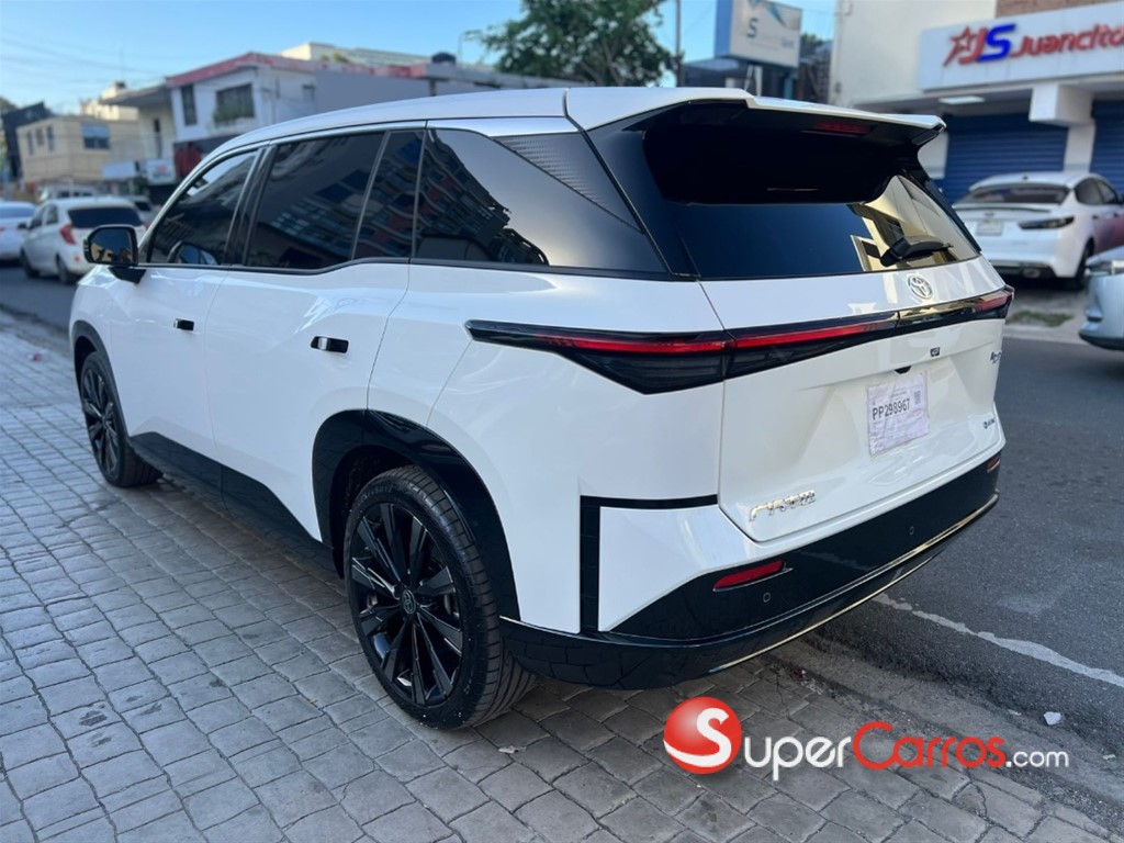 2025 Toyota BZ3X — foto 2 / 12