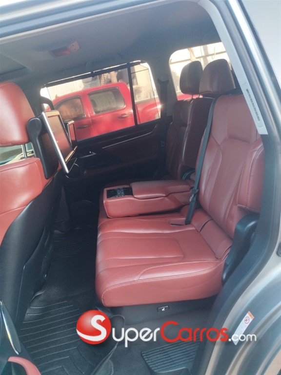 2019 Lexus GX 570 — foto 9 / 12