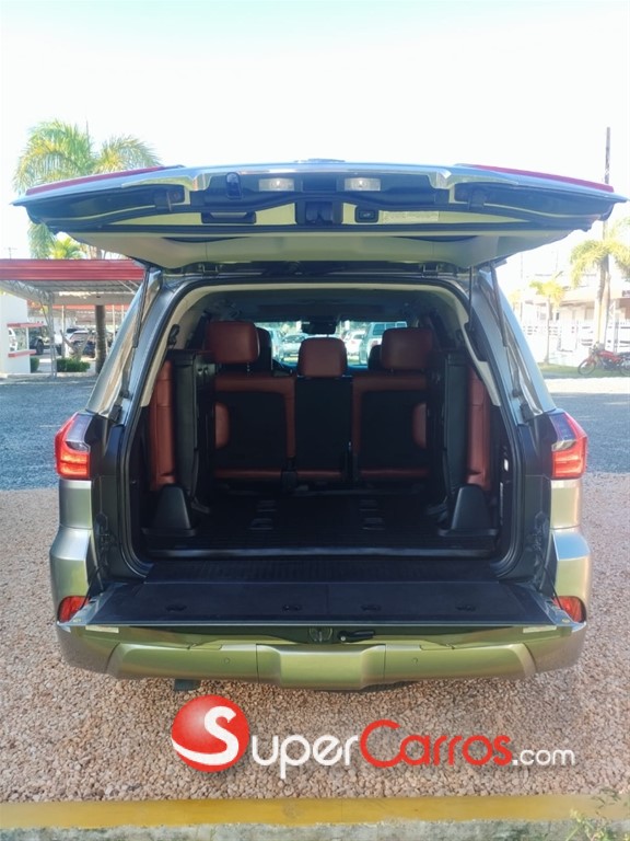 2019 Lexus GX 570 — foto 10 / 12