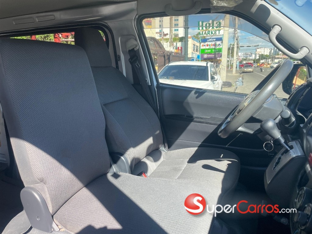 2020 Toyota Hiace — foto 3 / 11