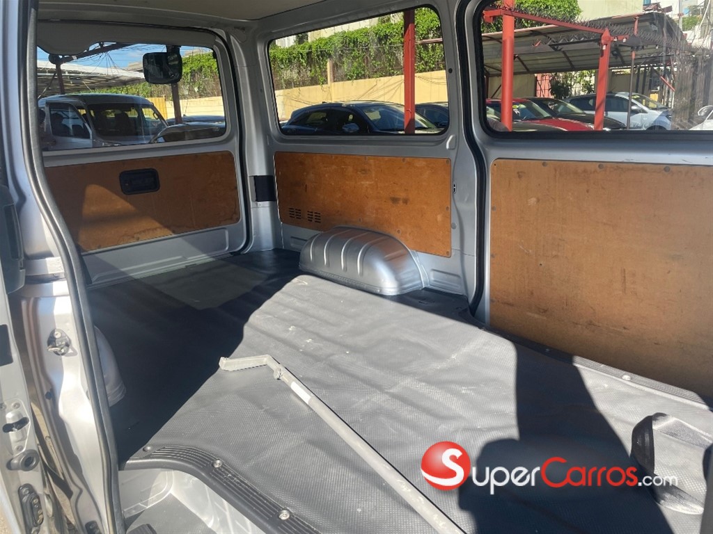 2020 Toyota Hiace — foto 7 / 11
