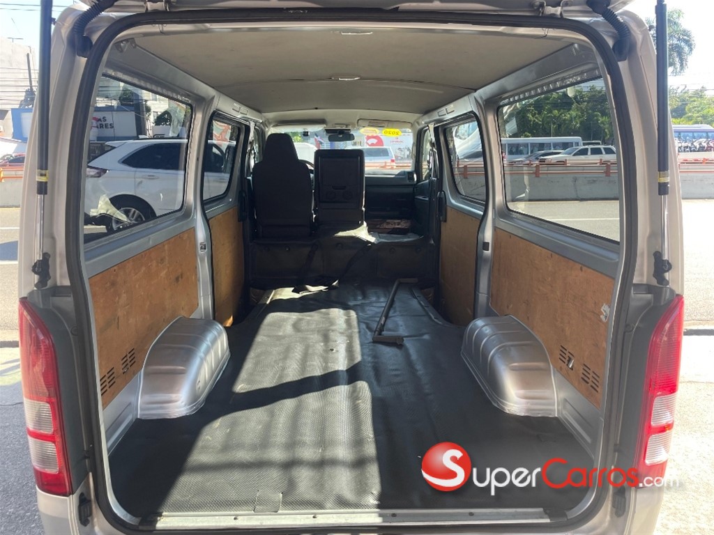 2020 Toyota Hiace — foto 8 / 11