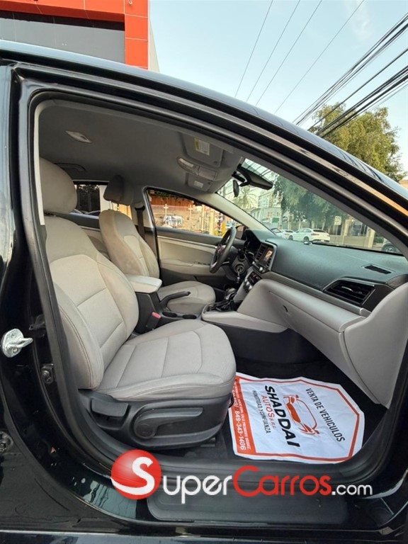 2020 Hyundai Elantra SE — foto 6 / 10