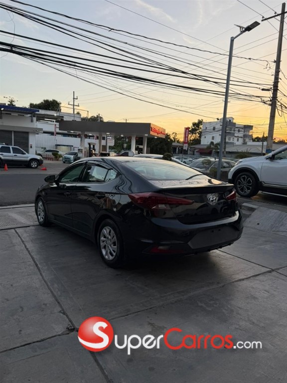 2020 Hyundai Elantra SE — foto 8 / 10