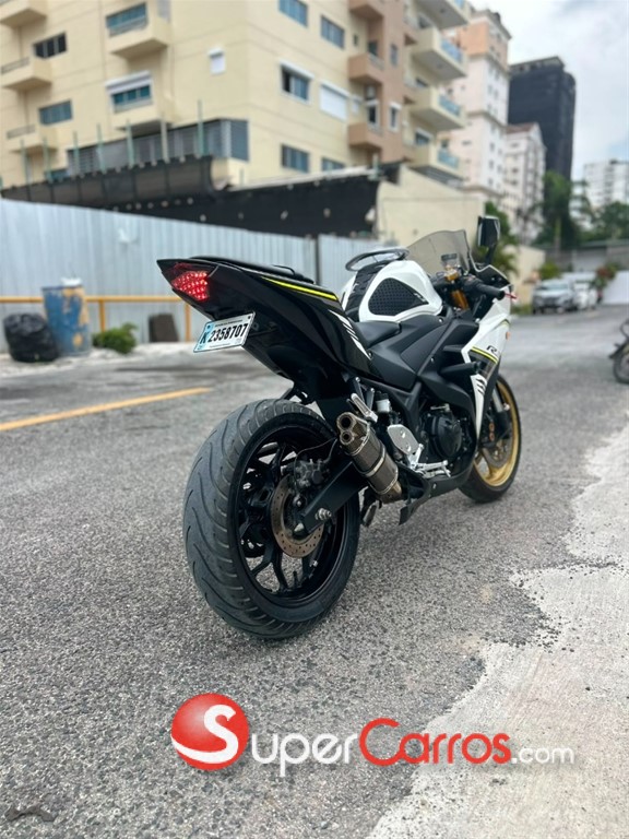 2017 YAMAHA R3 — foto 6 / 12