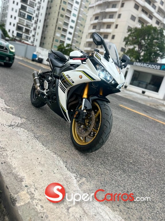 2017 YAMAHA R3 — foto 8 / 12
