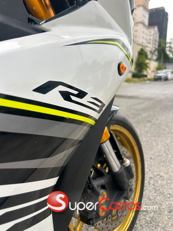 2017 YAMAHA R3 — foto 9 / 12