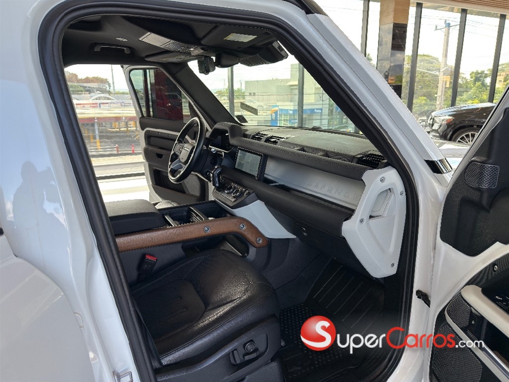 2022 Land Rover Defender 110 SE — foto 8 / 12
