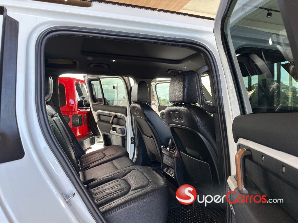 2022 Land Rover Defender 110 SE — foto 9 / 12
