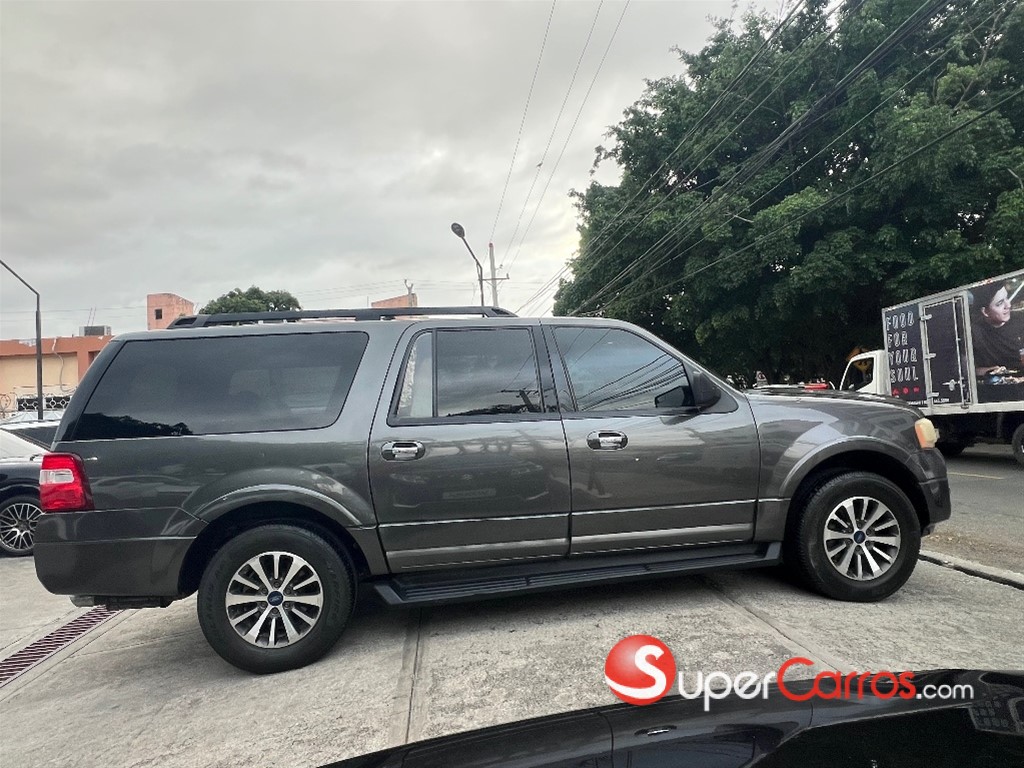 2017 Ford Expedition XLT — foto 4 / 12