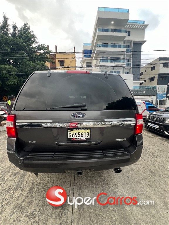 2017 Ford Expedition XLT — foto 6 / 12