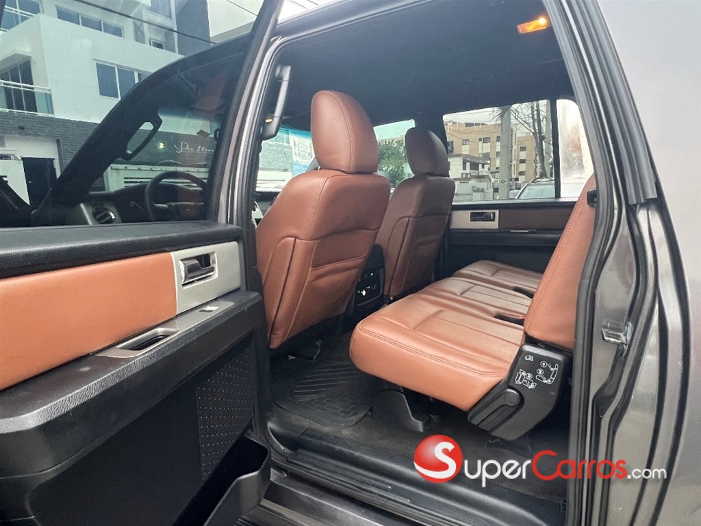 2017 Ford Expedition XLT — foto 9 / 12