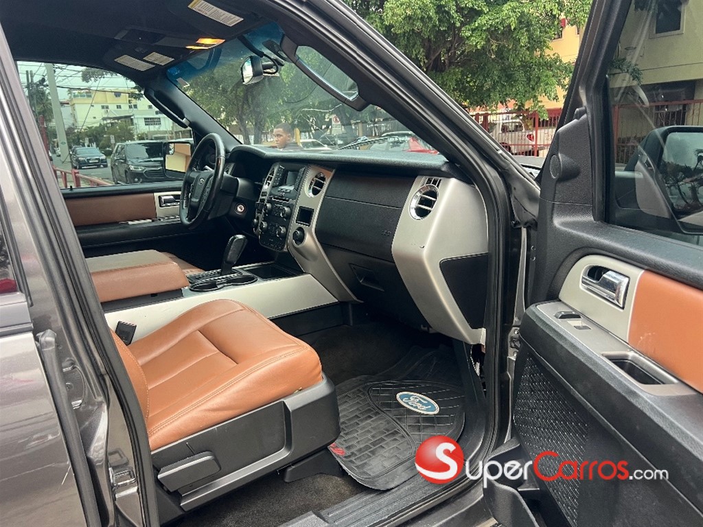 2017 Ford Expedition XLT — foto 12 / 12