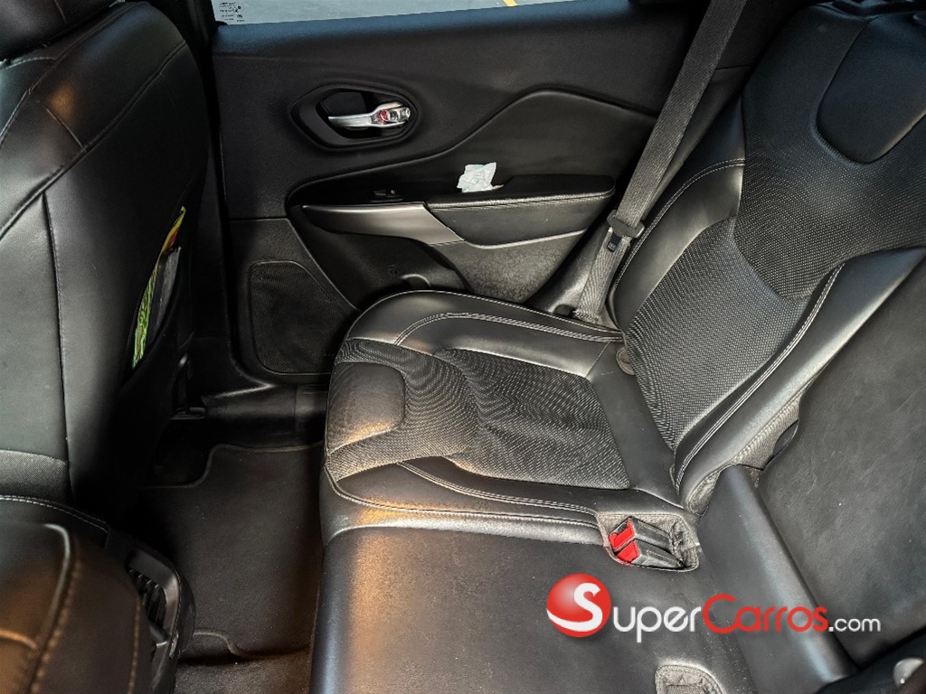 2020 Jeep Cherokee Limited — foto 6 / 9
