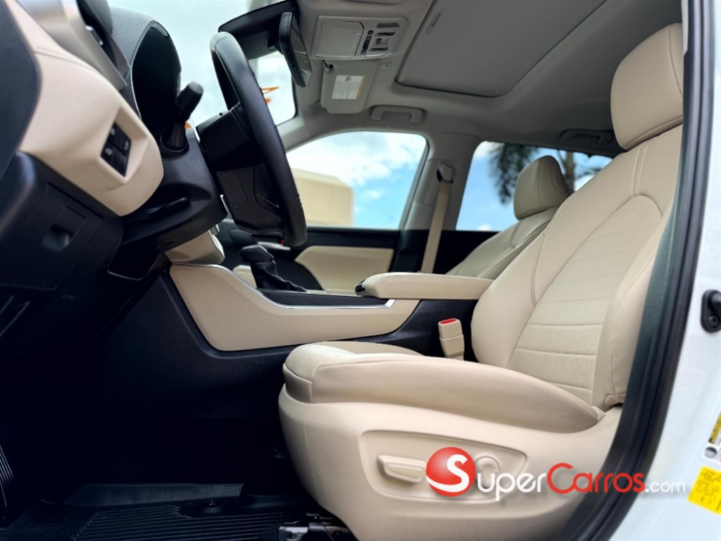 2024 Toyota Highlander XLE — foto 5 / 12
