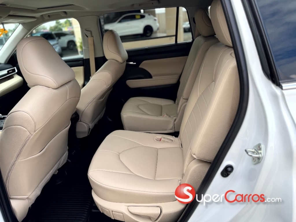 2024 Toyota Highlander XLE — foto 6 / 12
