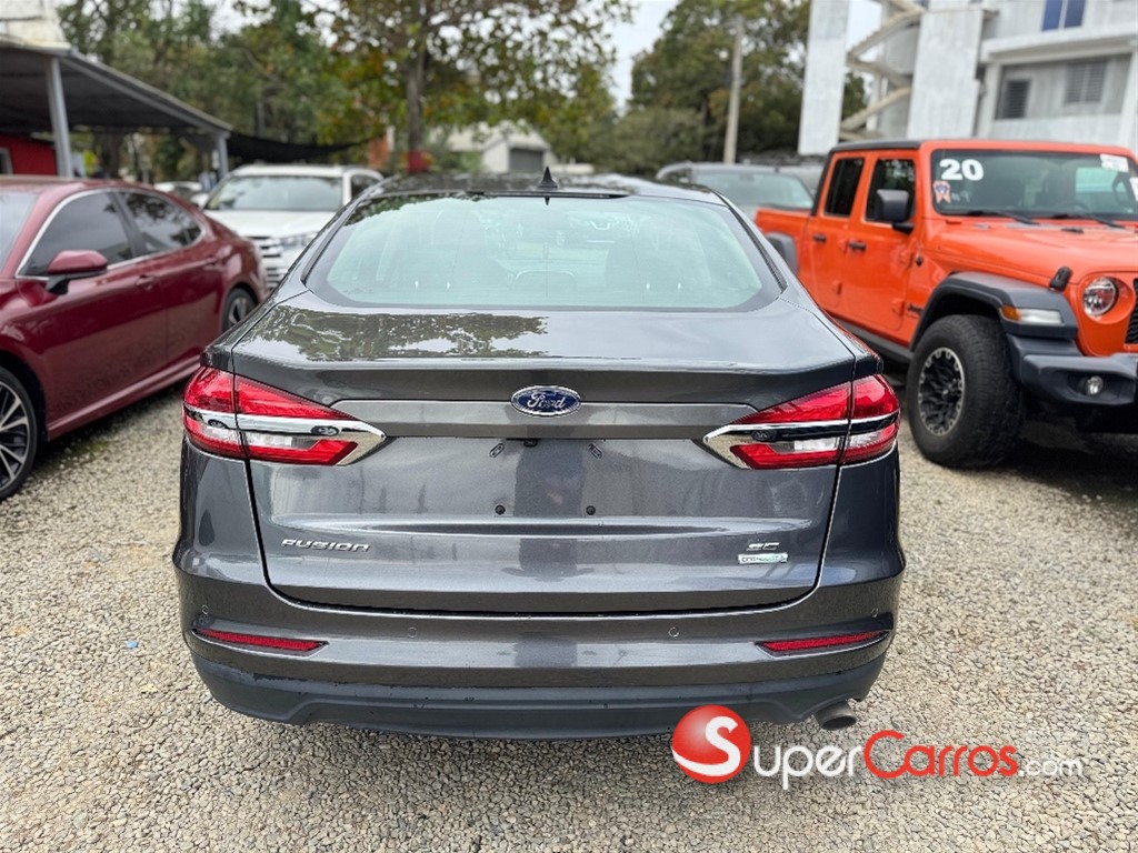 2020 Ford Fusion SE — foto 5 / 12