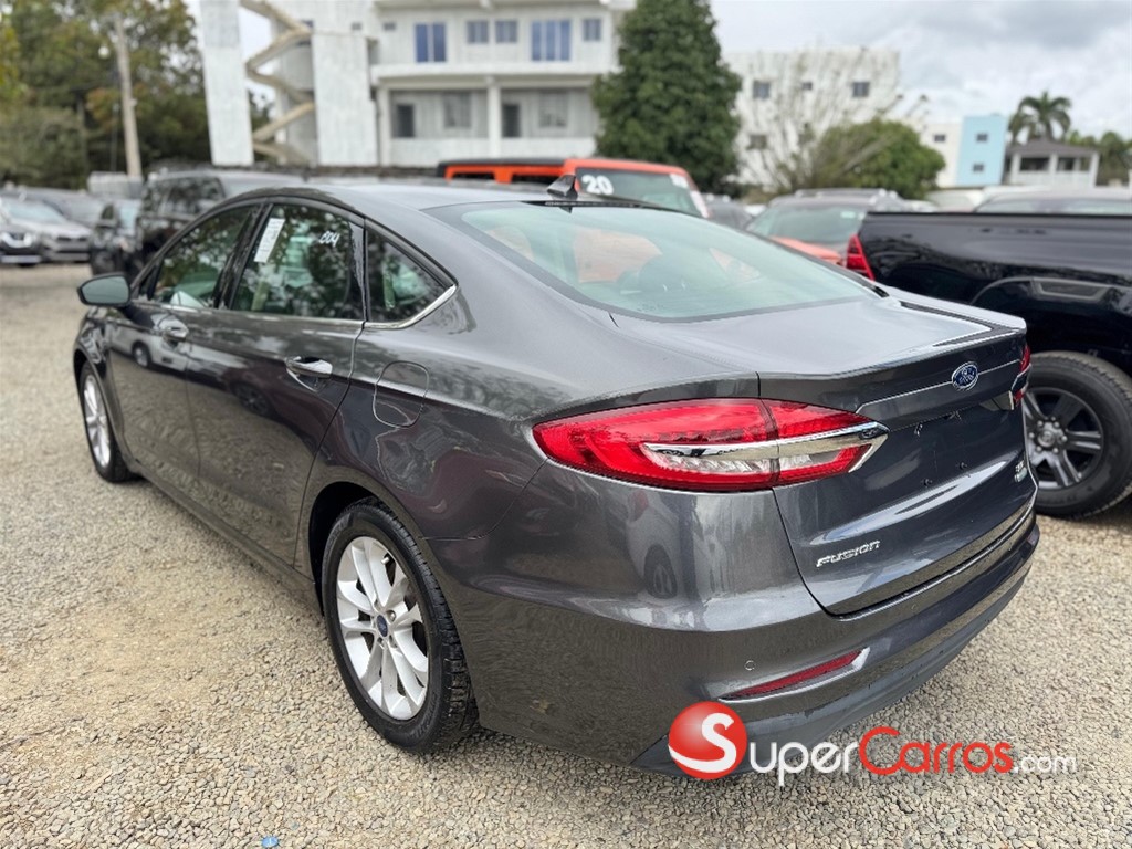 2020 Ford Fusion SE — foto 6 / 12