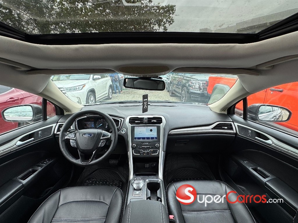 2020 Ford Fusion SE — foto 7 / 12