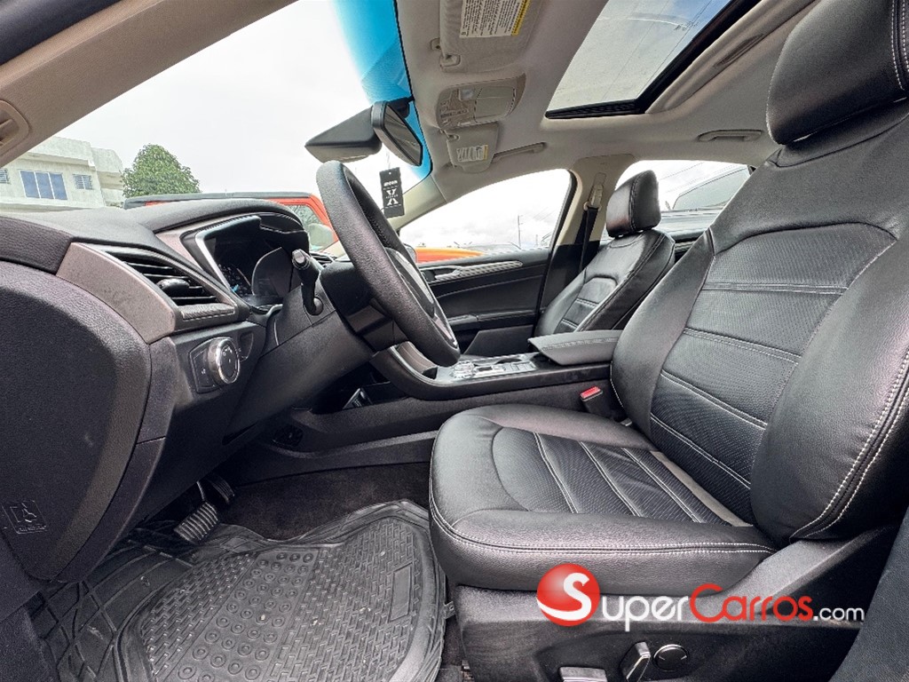 2020 Ford Fusion SE — foto 10 / 12