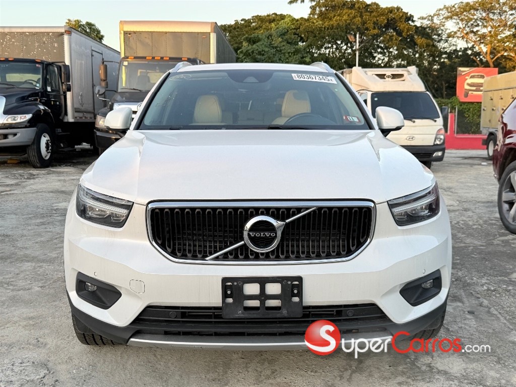 2021 Volvo XC40 Momentum