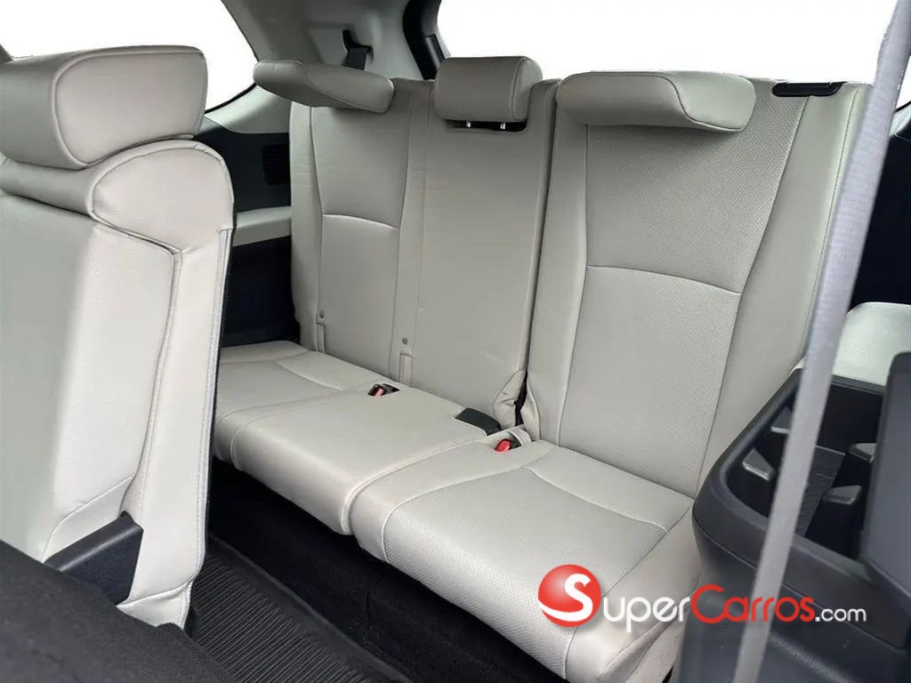 2024 Toyota Grand Highlander XLE — foto 8 / 12