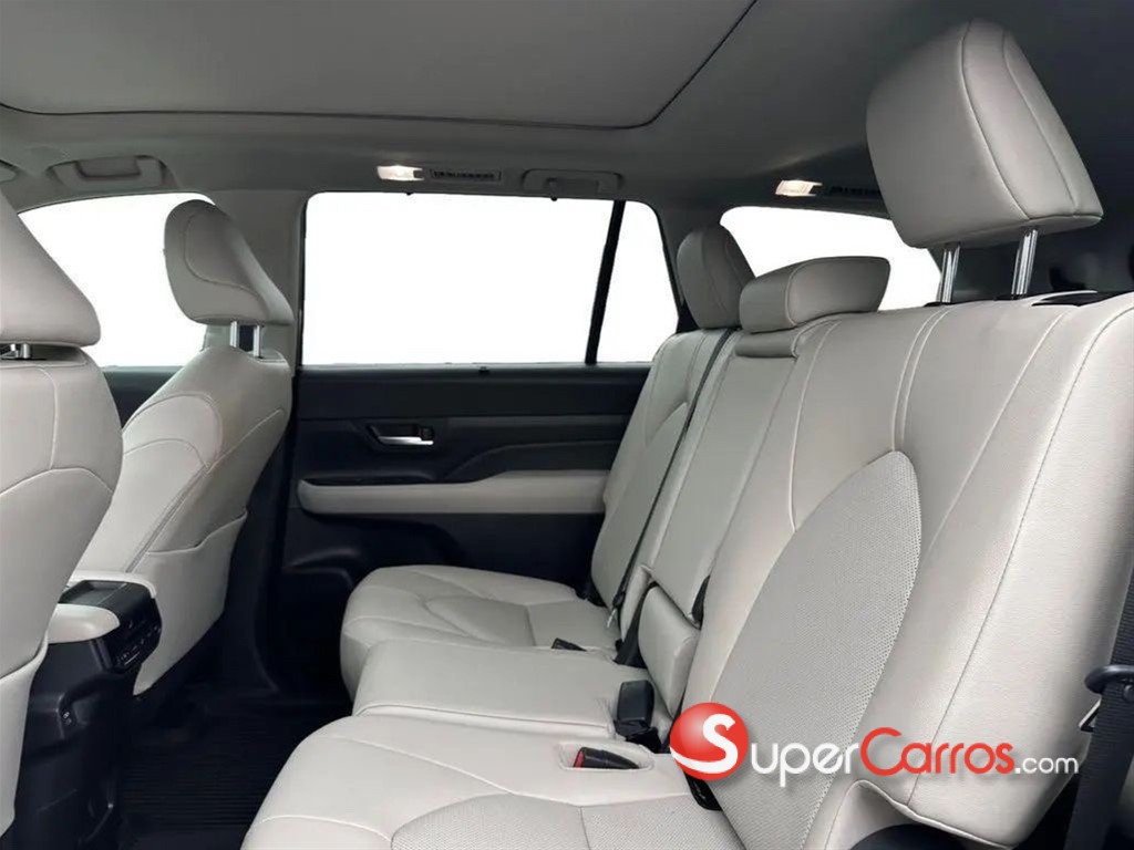 2024 Toyota Grand Highlander XLE — foto 9 / 12