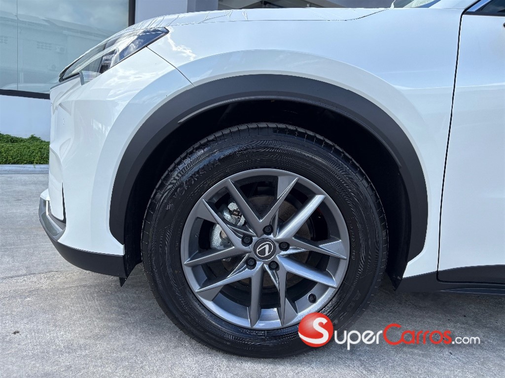 2026 Lexus LBX Elegant Semi Full — foto 2 / 10