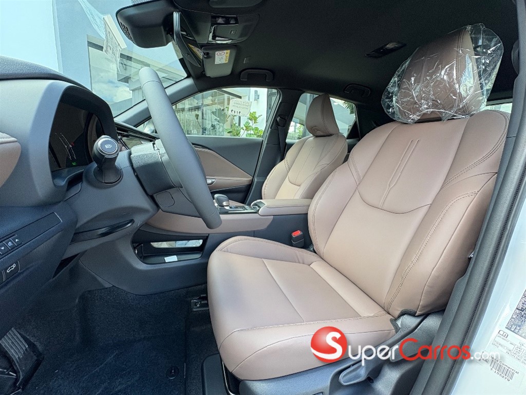 2026 Lexus LBX Elegant Semi Full — foto 5 / 10