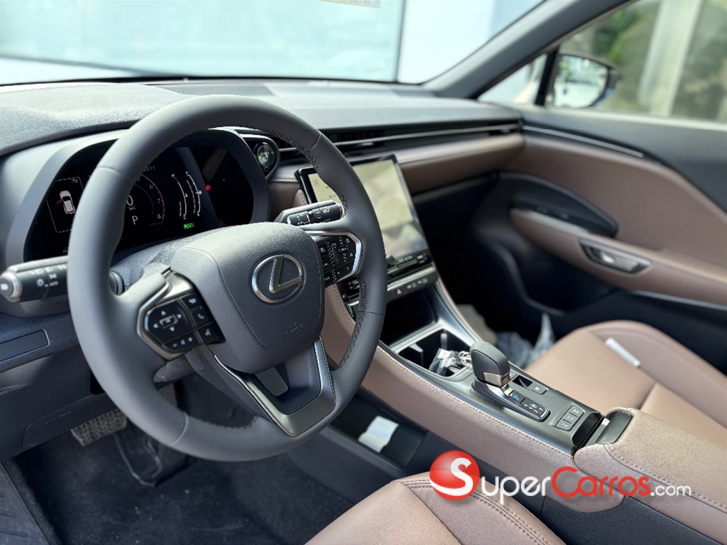 2026 Lexus LBX Elegant Semi Full — foto 6 / 10