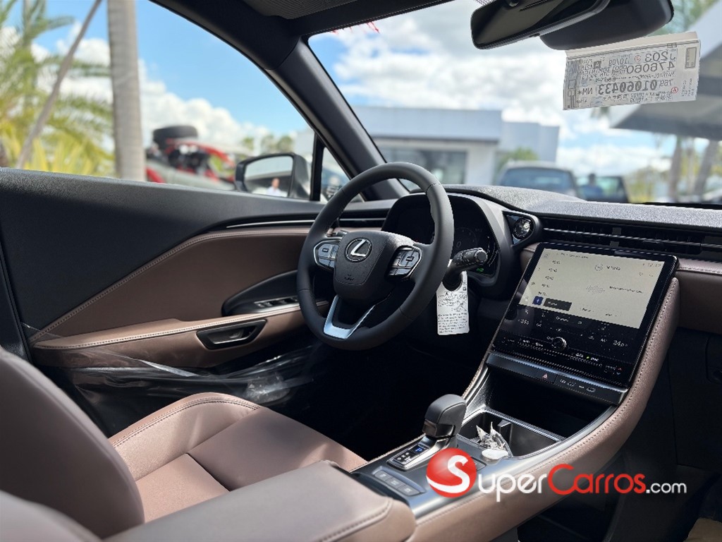 2026 Lexus LBX Elegant Semi Full — foto 8 / 10