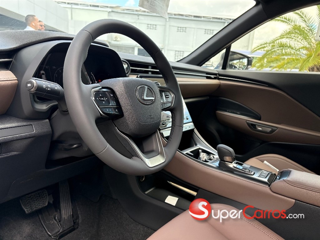 2026 Lexus LBX Elegant Semi Full — foto 10 / 10