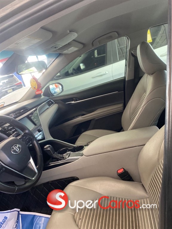 2018 Toyota Camry SE — foto 6 / 8