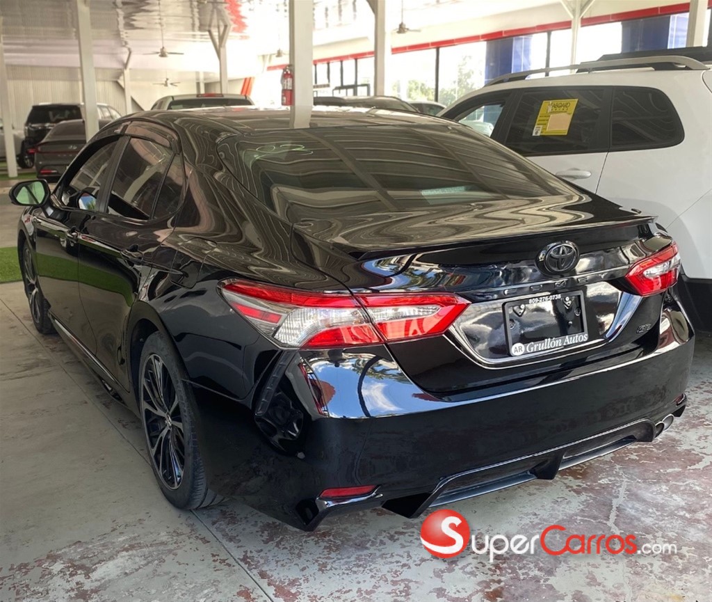 2018 Toyota Camry SE — foto 7 / 8