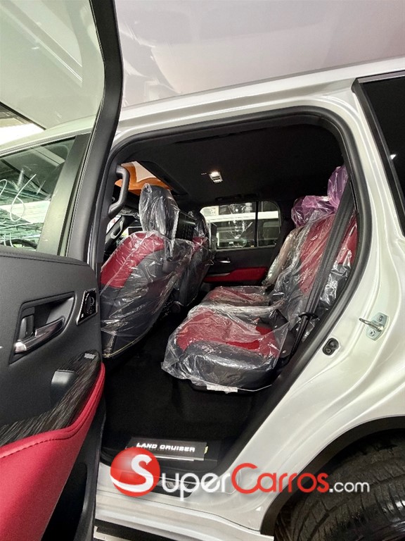 2026 Toyota Land Cruiser 70 ANIVERSARIO — foto 7 / 12