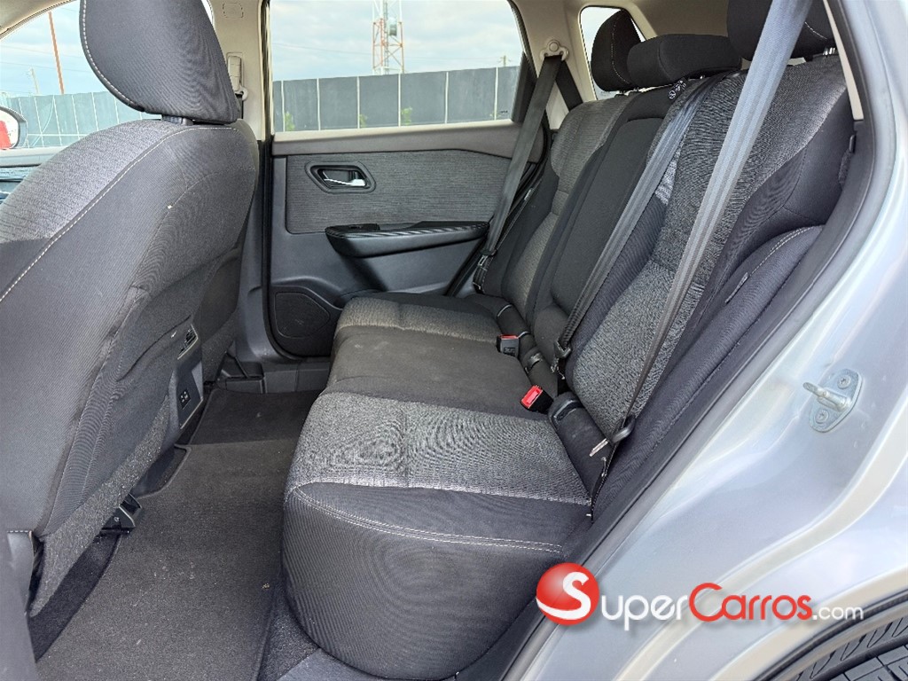 2021 Nissan Rogue SV — foto 8 / 11